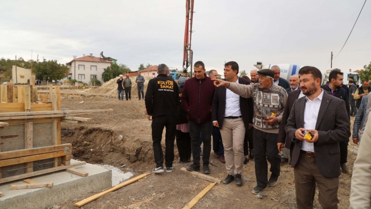 Uşak Belediyesi yıl içindeki ikinci sportif alan inşaatını Muharremşah'ta başlattı