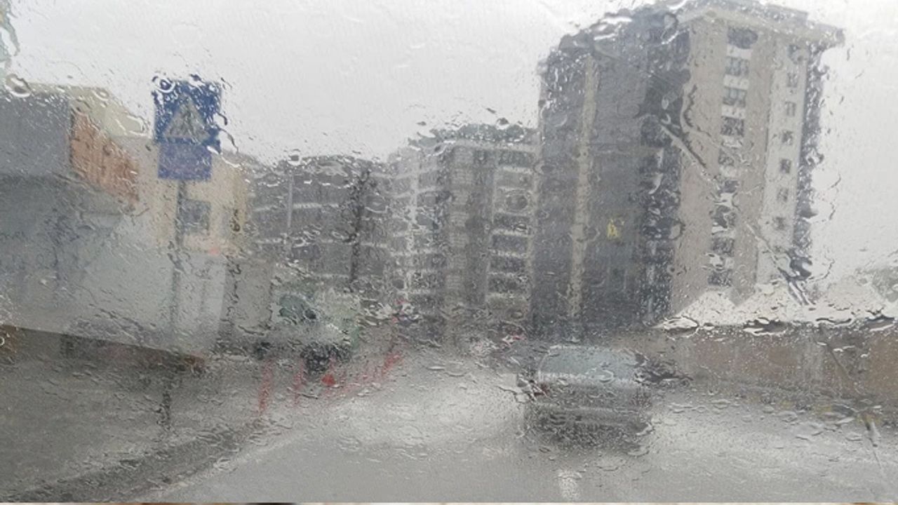 Uşak, İzmir, İstanbul ve Aydın'da 29 Ekim günü yağmur var mı? Sert lodos nerede esecek?