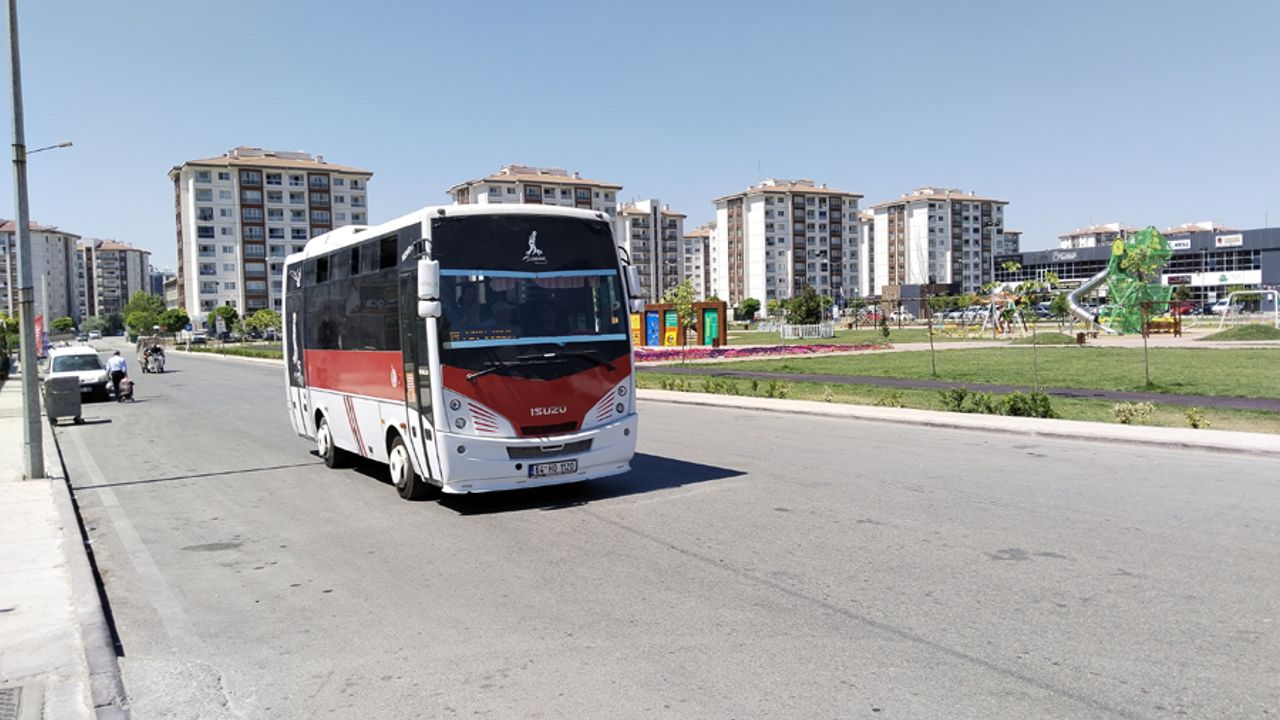 Uşak'ta halk otobüsü esnafı günlük okul harçlığı kadar para kazanıyordu