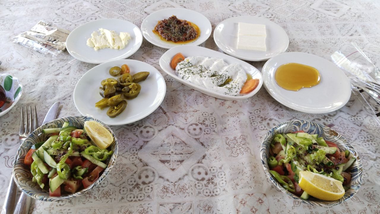 Uşak'ta 4 kişilik ailenin dışarıda yediği yemek 1000 TL