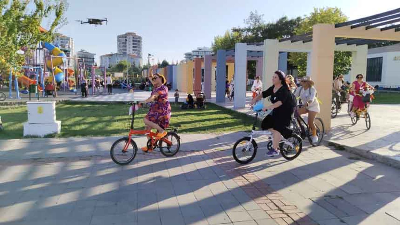 Uşak'ta bisiklet süren kadınların yol sorunu!