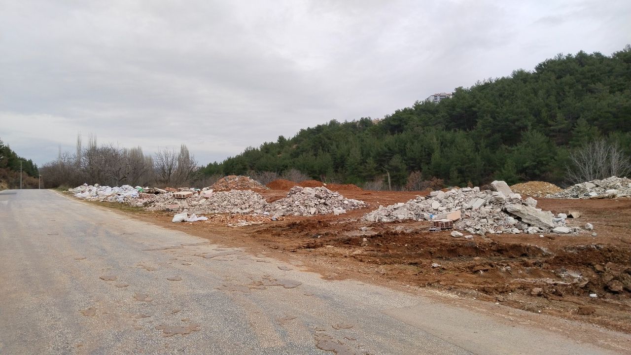 Uşak'ta bu çöpleri doğaya atmanın cezası 100 bin TL'ye dayanıyor