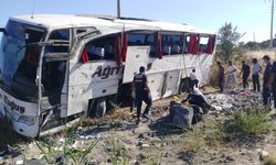 Uşak'ın Göğem kavşağında virajı alamayan yolcu otobüsü devrildi çok sayıda yolcu yaralandı
