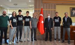 Rektör Savaş'tan İlkler Şehri Uşak Basket Takımı'na destek