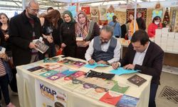 Uşak Belediyesi Kitap Fuarı, 'Ramazan Kitapla Buluşuyor' sloganı ile kapılarını açtı