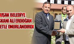 Ali Erdoğan, plaketle onurlandırdı