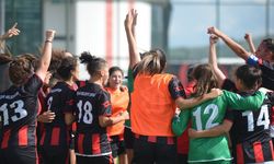 Uşak Belediyesi Kadın Futbol Takımı 2. Lig yolunda finalde