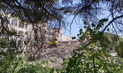 Uşak'ın sigorta hastanesi binaları yıkılıyor