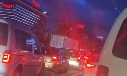 Uşak Ramada kavşaktaki uzun süreli yanan kırmızı ışık sürücüleri bunaltıyor