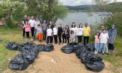 Türk Telekom çalışanları, 1 Mayıs'ta Uşak Göğem Göleti'nde çevre temizliği yaptı