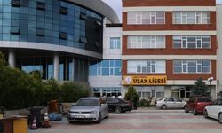 Cübbe giyen Uşak Lisesi Müdürüne tepki