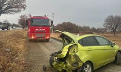 Uşak'ta hurdaya dönen araçtan sağ kurtuldu! Banaz Susuz'da trafik kazası!