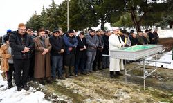 Otomobilini temizlerken kalp krizi geçiren Karlık Köyü Muhtarı Yusuf Sarı son yolculuğuna uğurlandı