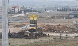 Uşak Belediyesi, şahıs arazisine moloz döküyor! İşte fotoğrafları!