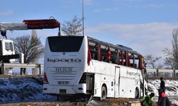 Yolcu otobüsü, Afyon Sinanpaşa'da şarampole uçtu