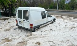 Sivaslı'da yoğun dolu nedeniyle doludan dağlar oluştu!