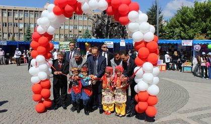 Geleceğin Dahileri ve sanatçılar