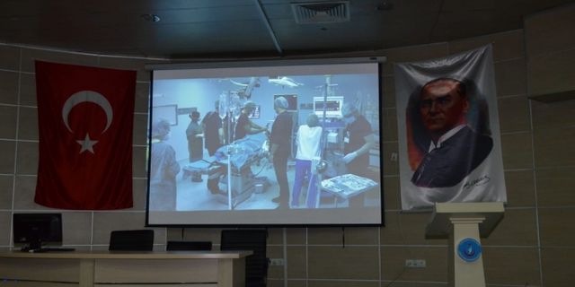 Uşak'ta canlı yayınla beyin ameliyatı