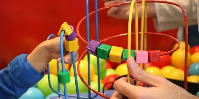 Otizmli çocuklar öz bakımlarını yapıp sosyalleşebiliyorlar