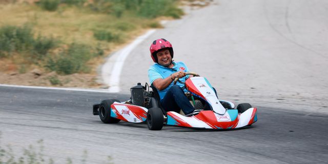 Uşak'ta aileler kartingde yarıştılar