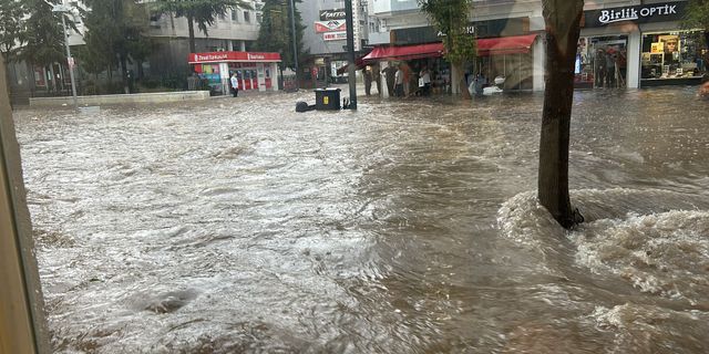 Uşak Valiliği saat vererek uyardı! Sel riski yine var!