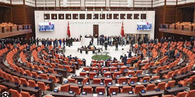 Emekli maaşı da alan vekiller, akıllara Uşak'taki O Başkanı getirdi