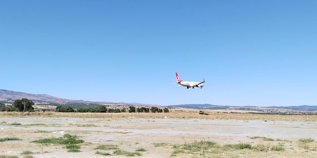 Uşak'ın kaderi ya egzoz dumanı ya da uçağın gürültüsü!