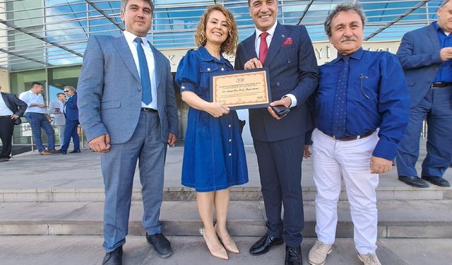 Uşak Mehmetçik İlkokulu, depremdeki proje nedeniyle en iyi ödülünü aldı