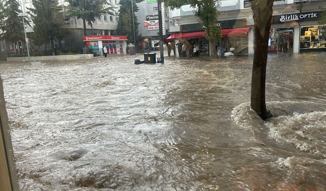 Uşak Valiliği saat vererek uyardı! Sel riski yine var!