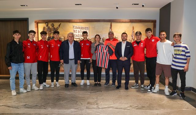 Bölme U-17 ekibinden Reyhan Aydın’a özel forma