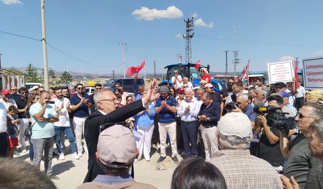 Uşak Havalimanı uçmadığımız havalimanı yüzünden kapalı! Uçmadığımız limana verilen para Uşaklı çiftçiye verilmeli!