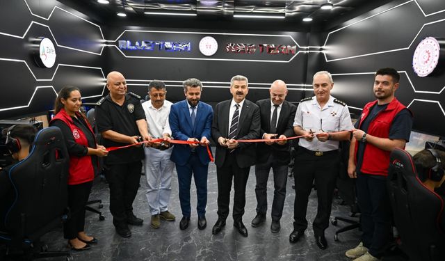 Uşak Valisi Dr. Ergün, e-spor salonunu açtı