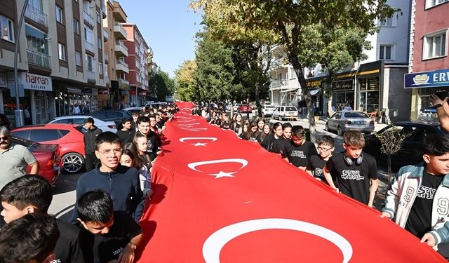 Gaziler Günü nedeniyle İsmetpaşa’da Türk Bayraklarıyla yürüyüş yapıldı