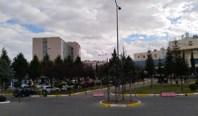 Gediz, Simav, Kula ve Çivril gibi çevre ilçelere de hizmet veren Uşak'taki doktorlara sürpriz yaptılar!