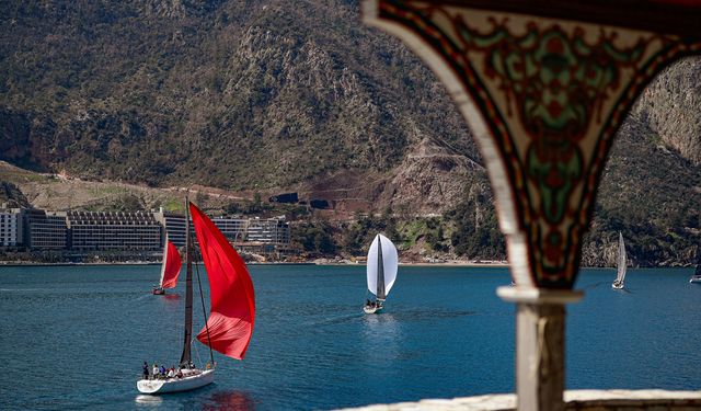 İstanbul ve İzmir'den gelen üniversiteli yelkenciler Marmaris'te yarıştı! İşte derece alanlar!