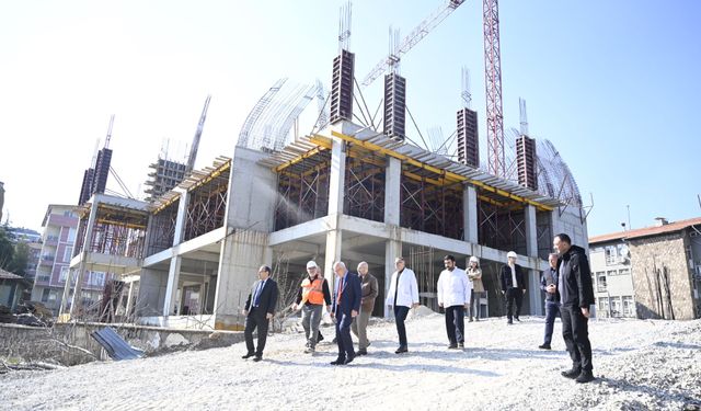 Uşak'ta 4 yıldır sorunlarla uğraşan 2 bin kişilik hastane inşaatı nihayet yükseliyor!
