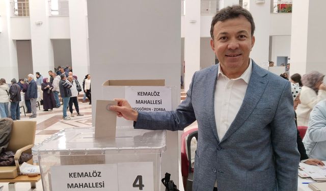Uşak Belediye Başkan aday adayı olan Metin, üzülerek istifa ettiğini açıkladı
