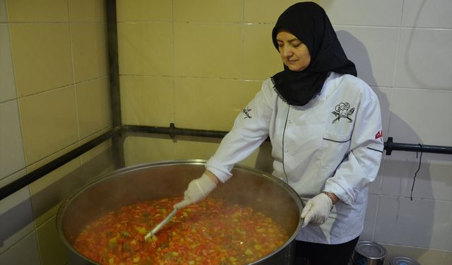 Tavşanlı Aşevinde günlük 450 kişiye yemek veriliyor