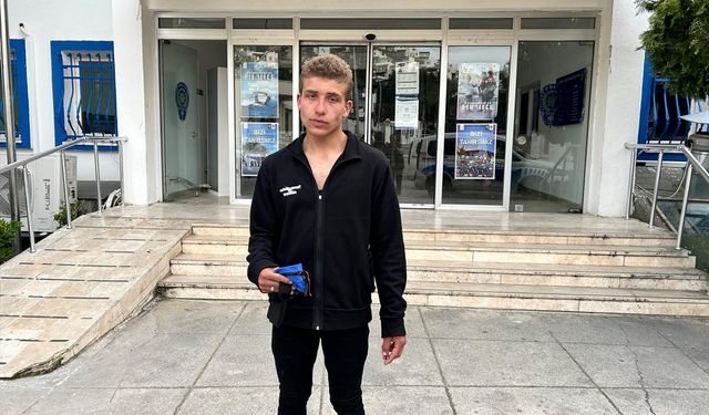 Bodrum'da Aslan Yürekli Genç Aslan Kalkay, çöpte bulduğu altını sahibine verdi!