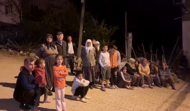 Simav'da sabaha kadar depremler sürdü! Yemişli köyü geceyi sokakta geçirdi