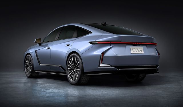Lexus ES sedan hibrit ve elektrikli modelleri Türkiye'de satışa çıkıyor! 343 HP'lik Lexus