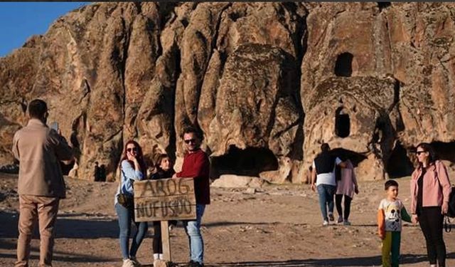 AROG'un çekildiği Frigya'da büyük emeği bulunan Emilie Haspels'in fotoğraf sergisi açıldı
