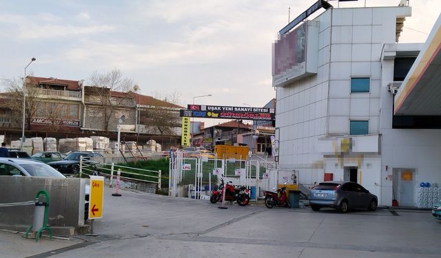 Uşak Belediyesi, Kemalöz'deki bu binada da yangın yönetmeliğine göre can güvenliği için acilen işlem yapmalı