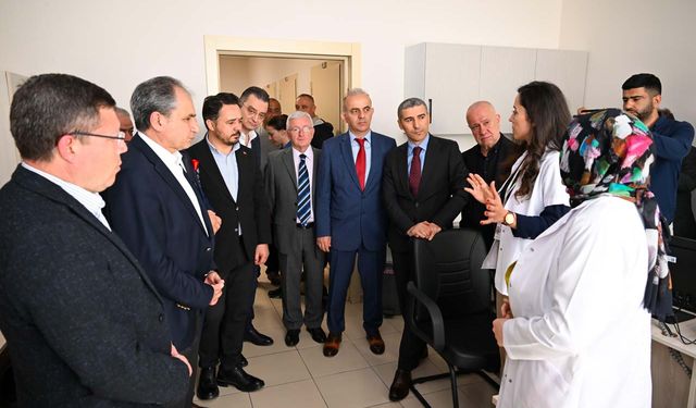 Uşak Valisini devlet geleneğine uymaya davet etti