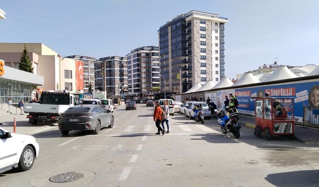 Uşak Belediyesi hiç bu kadar kötü duruma düşmedi! Mühürlenen Karun AVM 1 saat sonra tekrar açıldı!