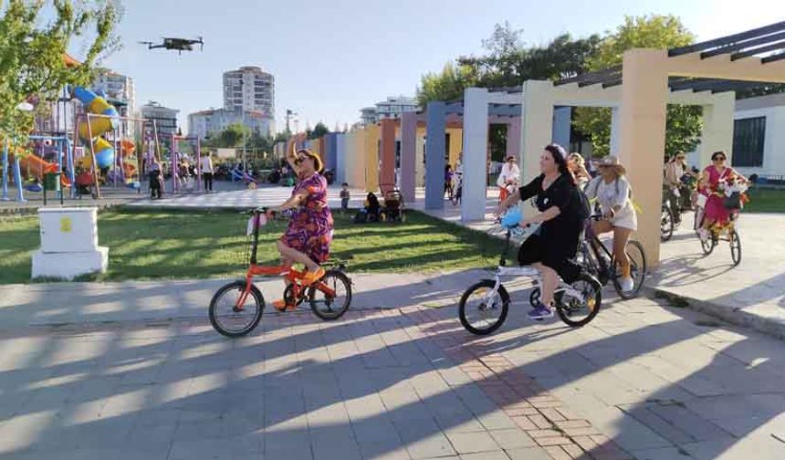 Uşak'ta bisiklet süren kadınların yol sorunu!