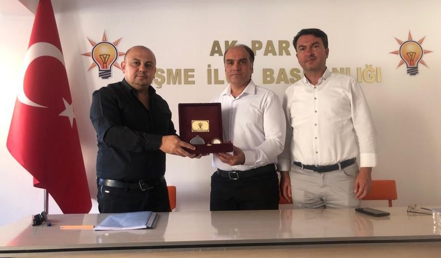 AK Parti Eşme İlçe Başkanı da işleri gerekçe gösterip istifa etti