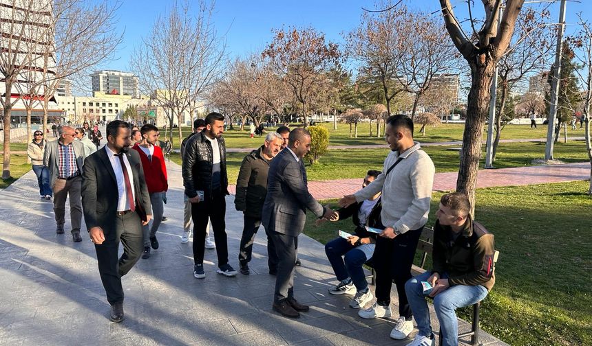 BBP Uşak Belediye Başkan adayı Mehmet Kahveci, Atapark'ta vatandaş ziyareti yaptı