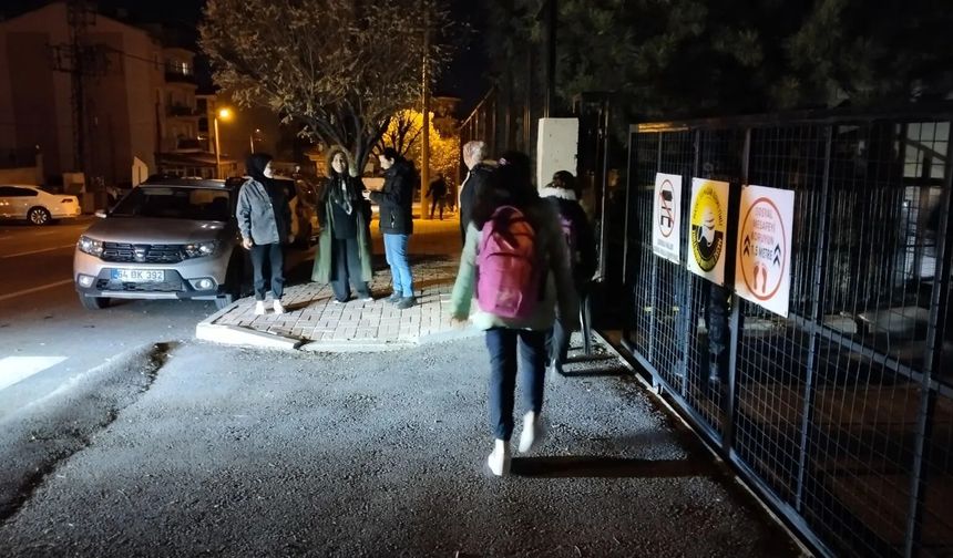 Uşak'taki çocuklar, karanlıkta okula gitmesinler