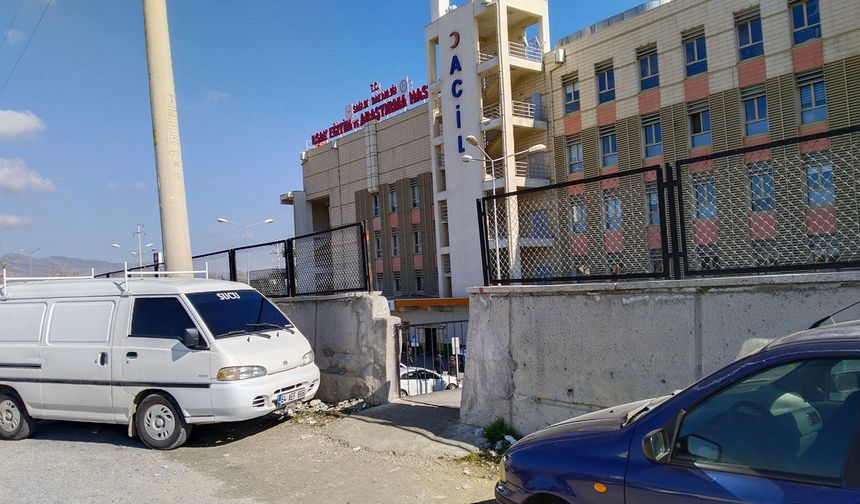 Uşak'ta geri manevra yapan aracın çarptığı İbrahim Çeliktçi, tüm çabalara rağmen kurtarılamadı